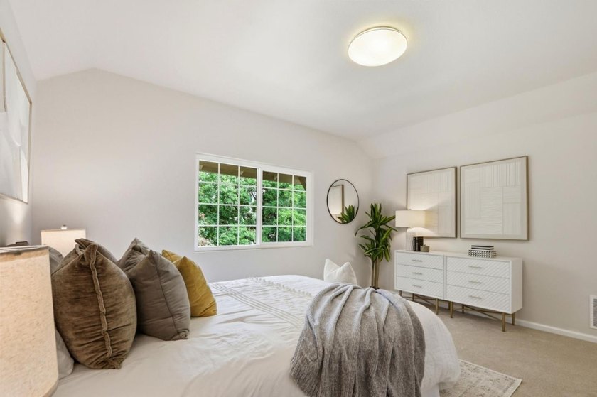 Welcome to this beautifully updated townhouse-style condo - photo 24