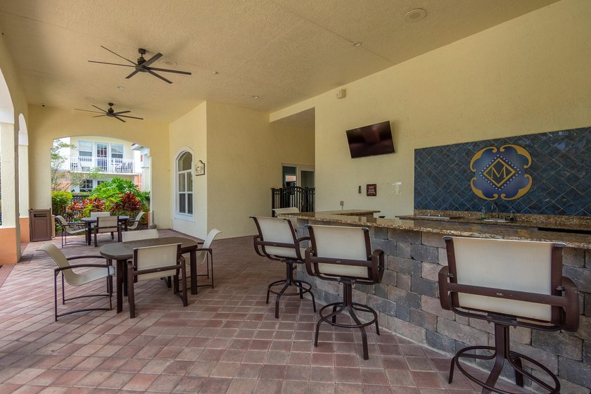 Spacious first floor 1 bedroom 1 bathroom condo plus open den in - photo 24