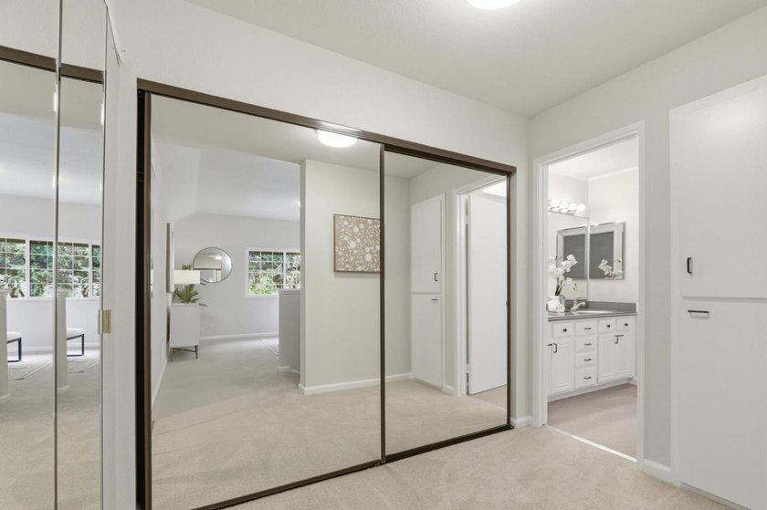Welcome to this beautifully updated townhouse-style condo - photo 25