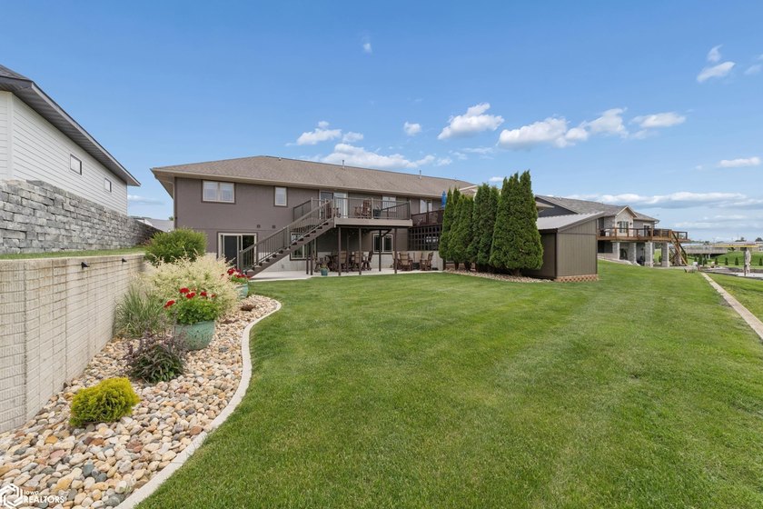 Welcome home to this beautifully updated 3-bedroom, 3-bath twin - photo 25