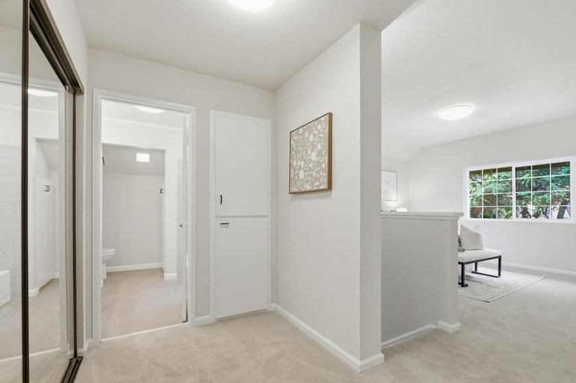 Welcome to this beautifully updated townhouse-style condo - photo 26