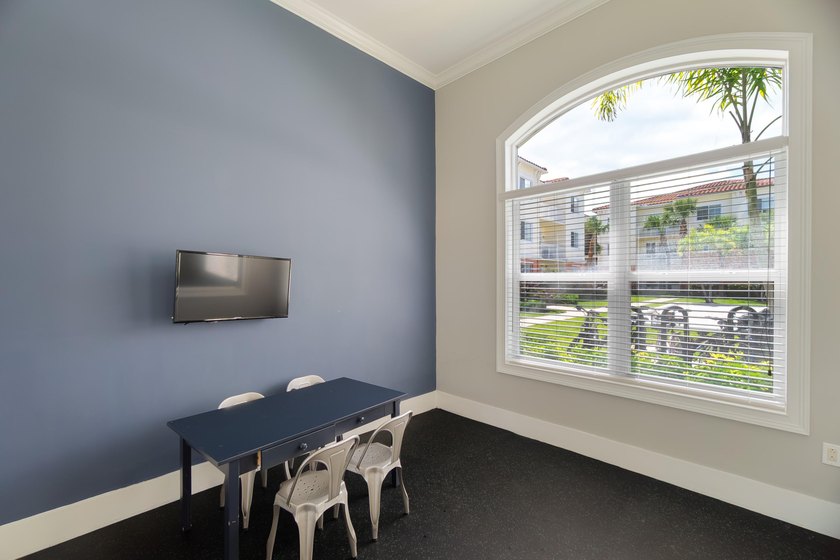 Spacious first floor 1 bedroom 1 bathroom condo plus open den in - photo 30