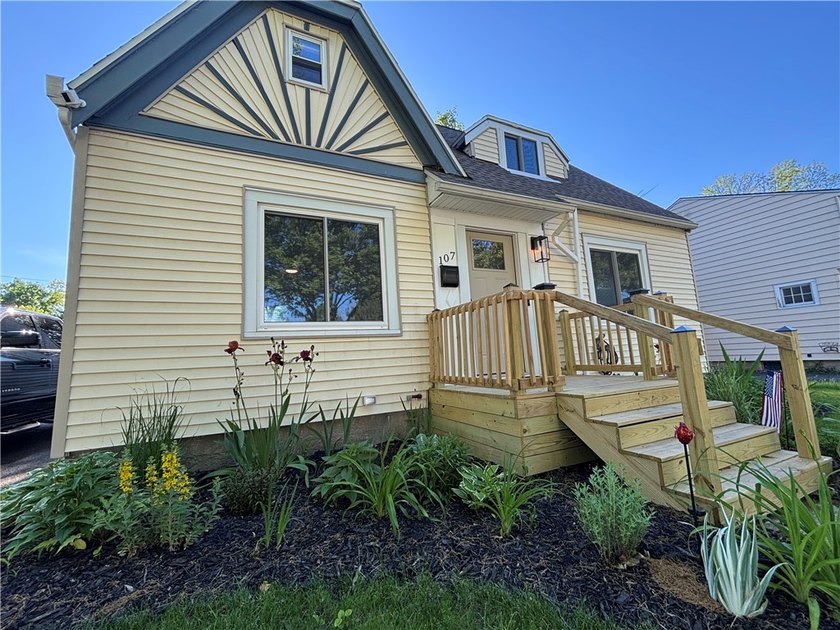 Beautifully renovated turnkey home! Located on the cusp of - photo 2