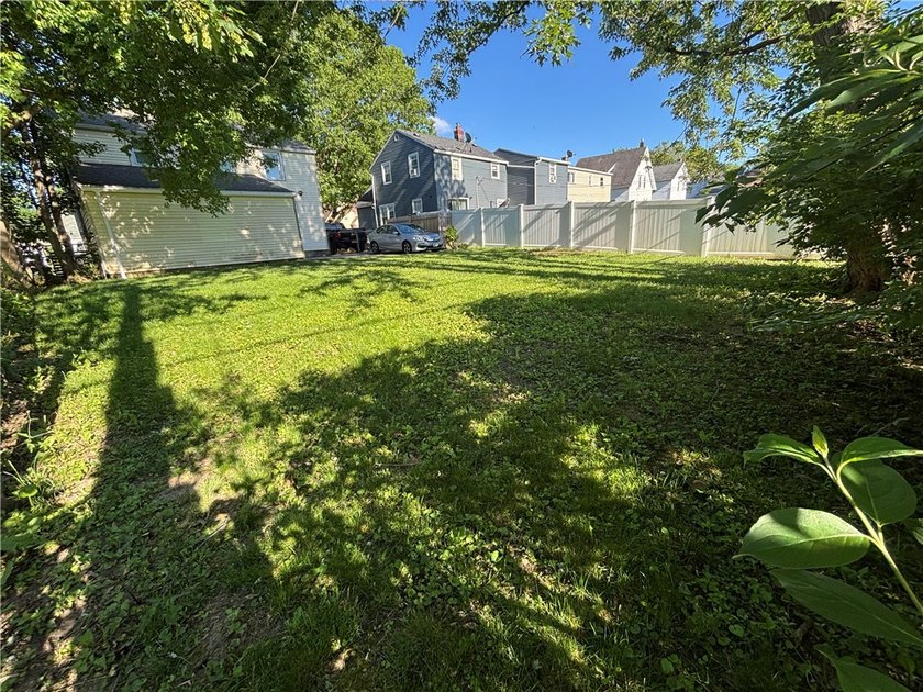 Beautifully renovated turnkey home! Located on the cusp of - photo 4