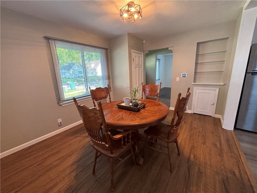 Beautifully renovated turnkey home! Located on the cusp of - photo 8