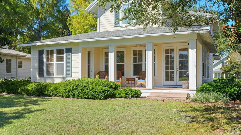 Welcome to 1327 E Ravens Run, a beautifully decorated home - photo 3