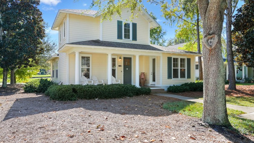 Welcome to 1327 E Ravens Run, a beautifully decorated home - photo 4
