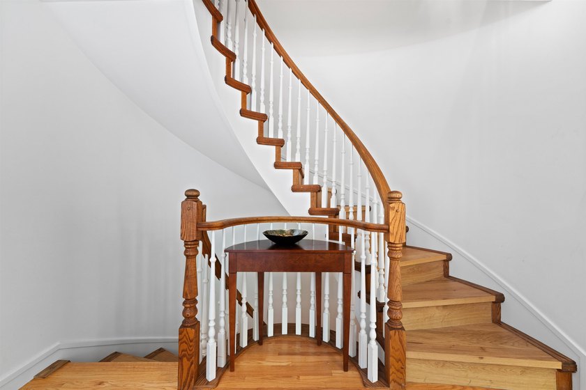 Tucked away in the heart of Kerrisdale, this tastefully - photo 14