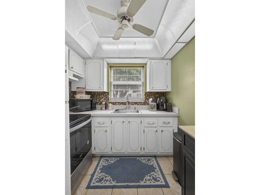 Rare first-floor corner end unit offering extra privacy - photo 17