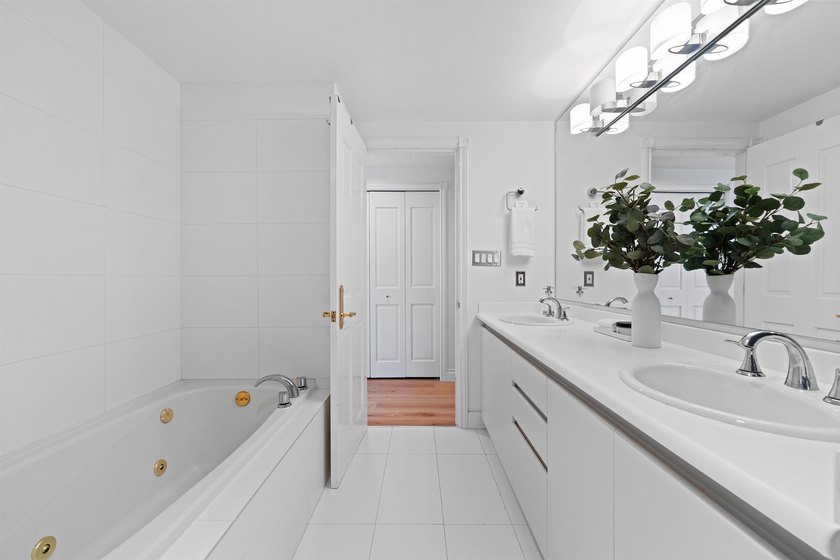 Tucked away in the heart of Kerrisdale, this tastefully - photo 20