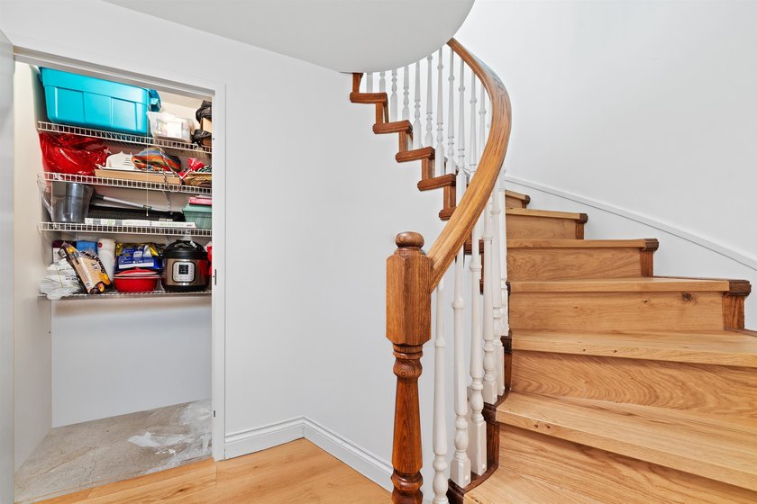 Tucked away in the heart of Kerrisdale, this tastefully - photo 25