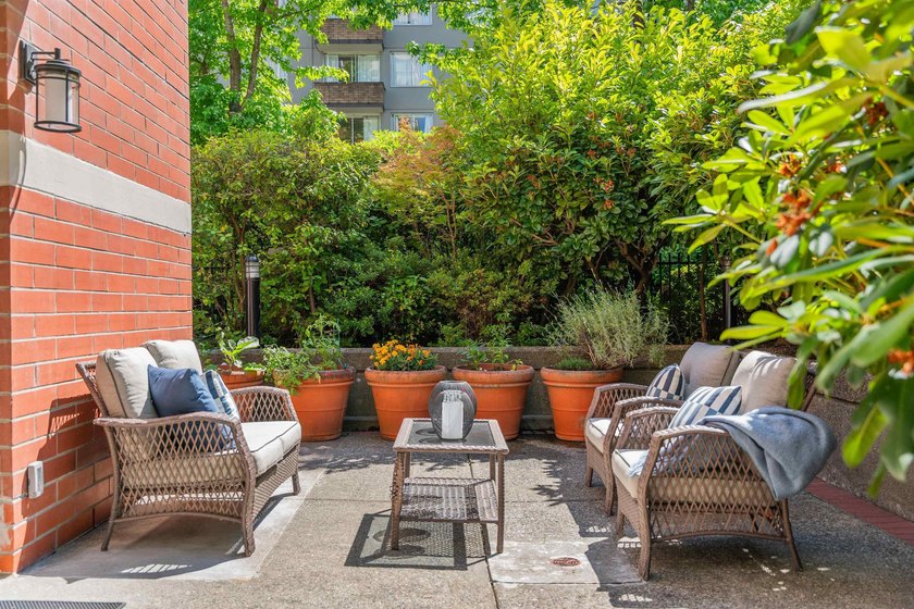 Tucked away in the heart of Kerrisdale, this tastefully - photo 33