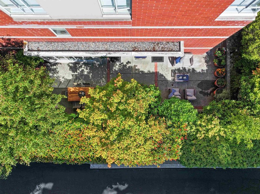 Tucked away in the heart of Kerrisdale, this tastefully - photo 37