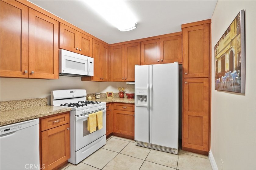 Showcasing an exceptional layout, open-concept design, and - photo 9