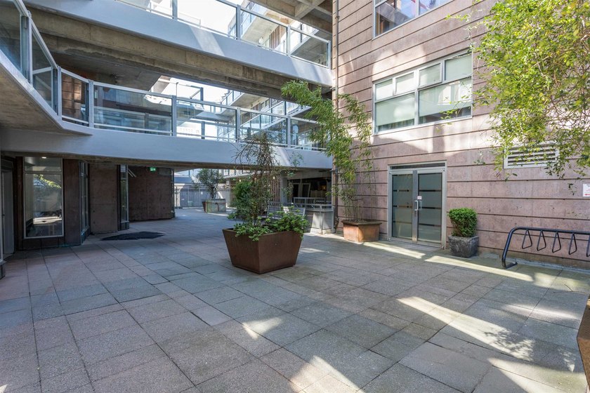 Set within South Granville Lofts, an iconic Live/Work building - photo 26