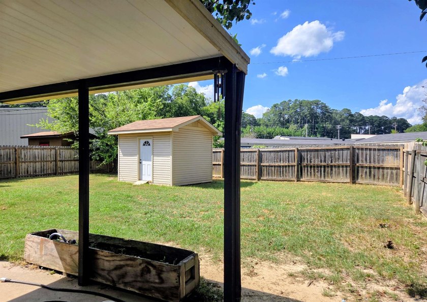Welcome home to this charming 3-bedroom, 1-bath home that's - photo 28
