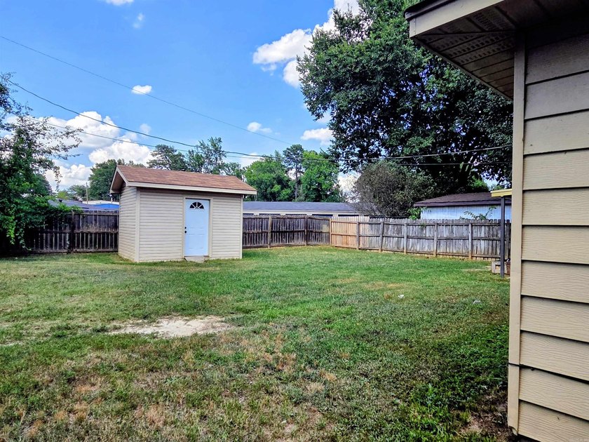 Welcome home to this charming 3-bedroom, 1-bath home that's - photo 31