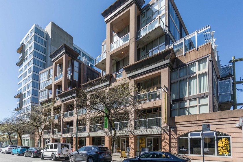 Set within South Granville Lofts, an iconic Live/Work building - photo 34