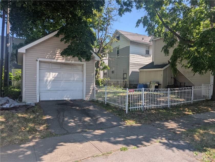 Another Rockin' Rochester Property! This beautifully updated - photo 4