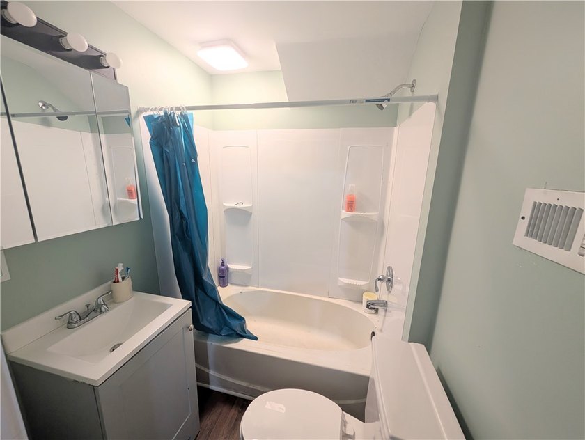 Another Rockin' Rochester Property! This beautifully updated - photo 8