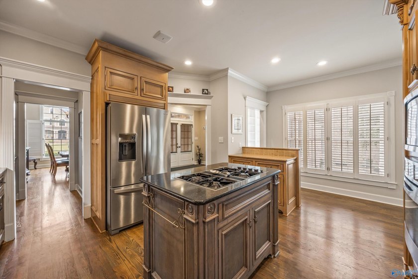 Stunning golf course home filled with luxury and elegance! - photo 11