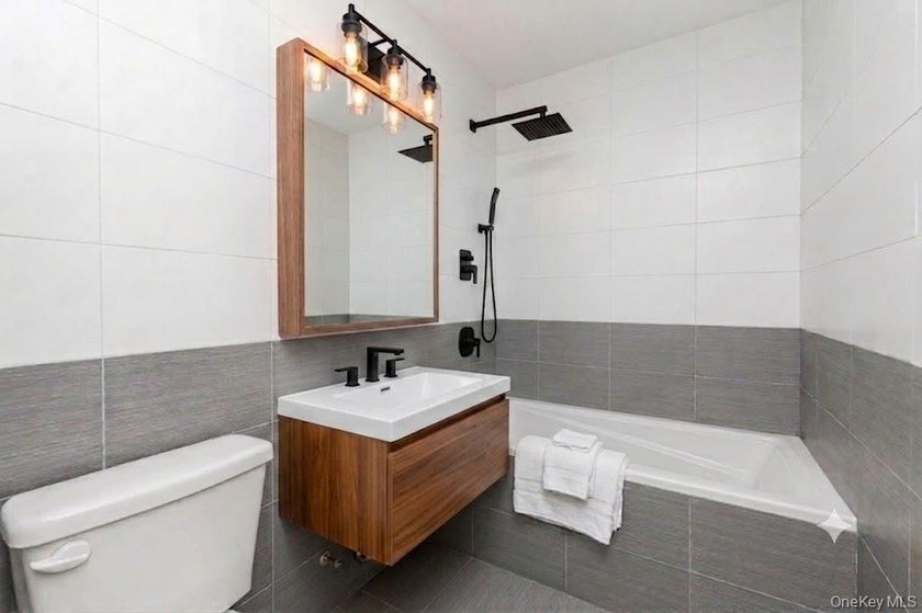 Move right into this beautifully renovated 1 bedroom, 1 bath - photo 12