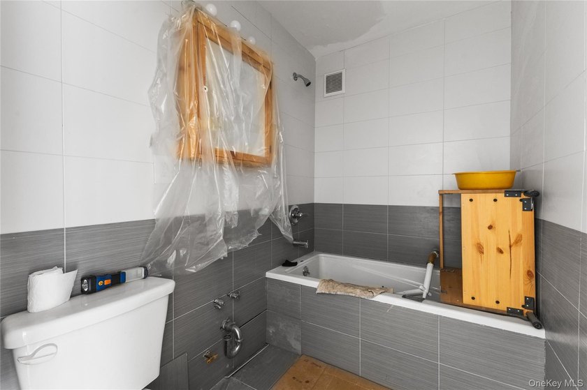 Move right into this beautifully renovated 1 bedroom, 1 bath - photo 13