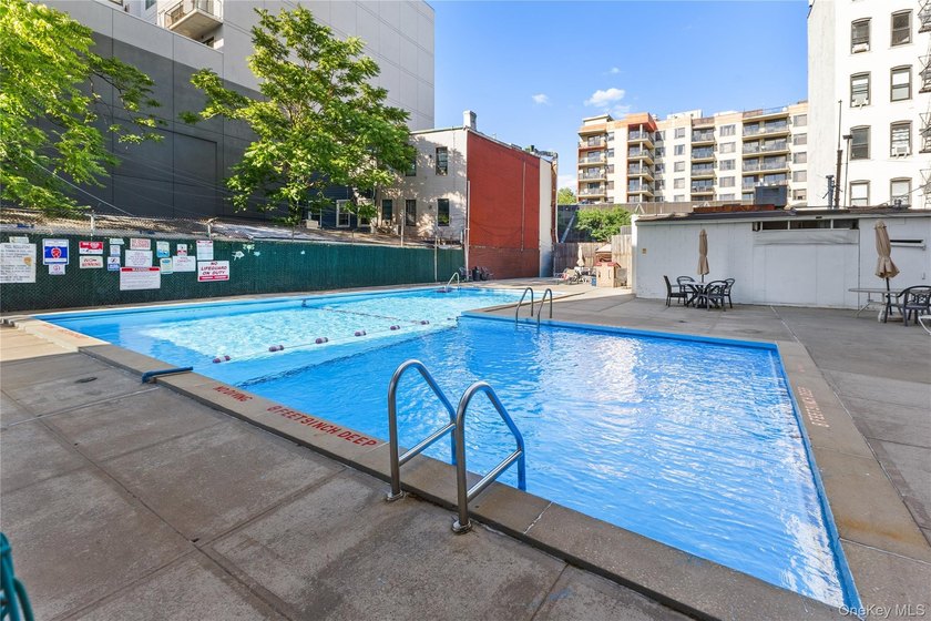 Move right into this beautifully renovated 1 bedroom, 1 bath - photo 14