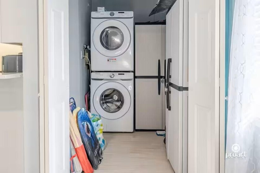 Rare Find 2 Bedrooms 2 Bathrooms (full size) + Laundry Room - photo 15