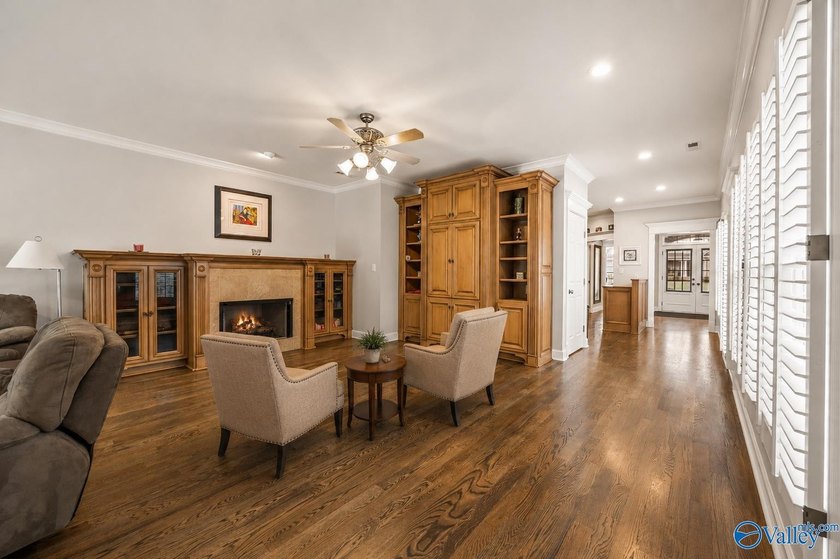Stunning golf course home filled with luxury and elegance! - photo 15