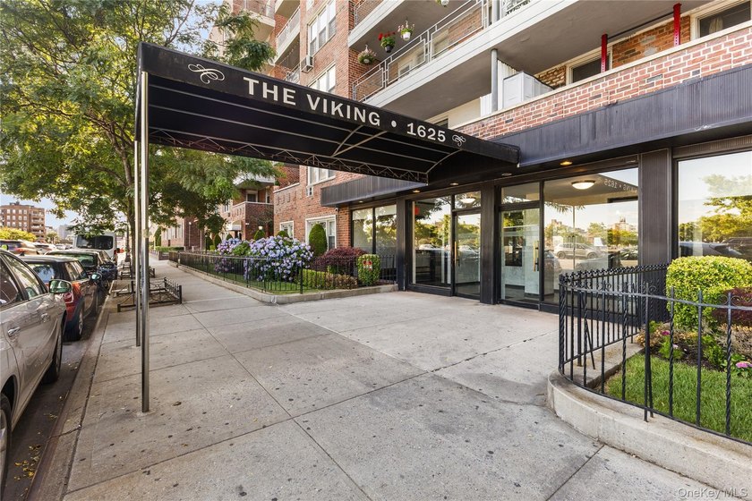 Move right into this beautifully renovated 1 bedroom, 1 bath - photo 16