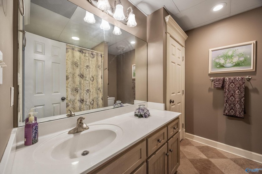 Stunning golf course home filled with luxury and elegance! - photo 33