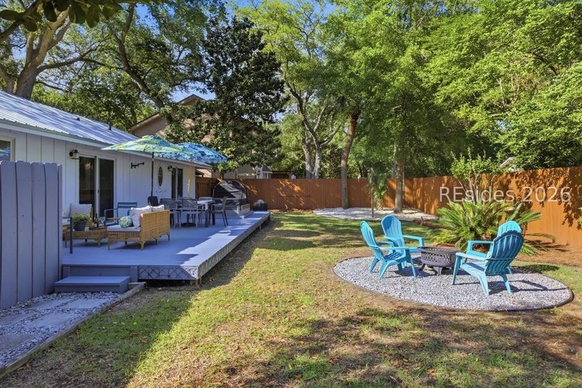 Nestled just steps from the ocean, this charming beach cottage - photo 38