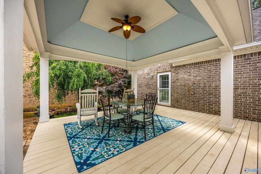 Stunning golf course home filled with luxury and elegance! - photo 38