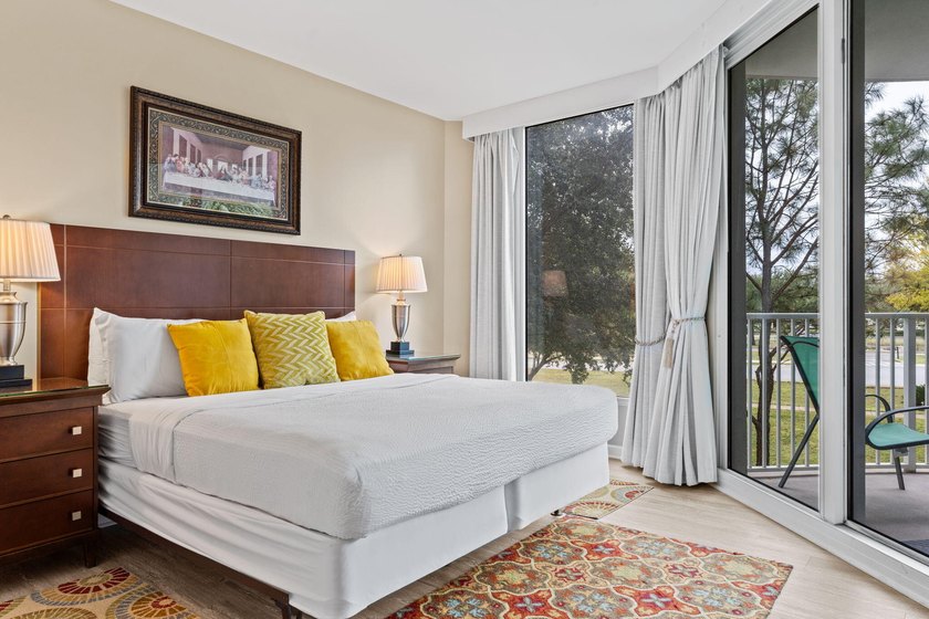 This beautifully updated condo offers an oversized kitchen - photo 2