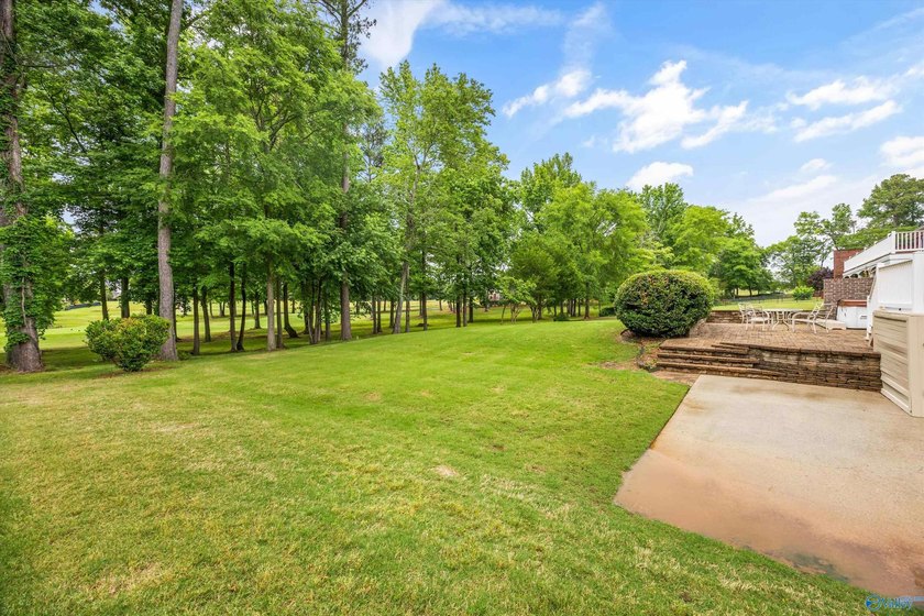 Stunning golf course home filled with luxury and elegance! - photo 46