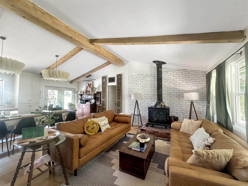 Lake views, relaxation &amp; Investment Potential! 3BR/2BA Retreat - photo 10