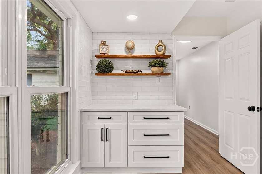 Welcome to this beautifully renovated 3-bedroom, 2-bath home - photo 22