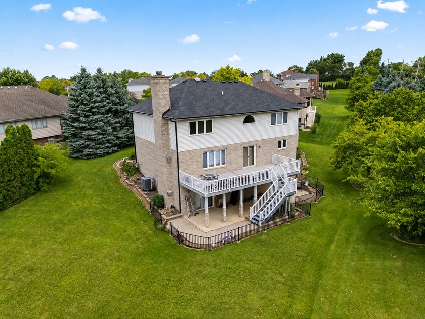 Luxury Living with Spectacular Golf Course Views! Welcome to - photo 4