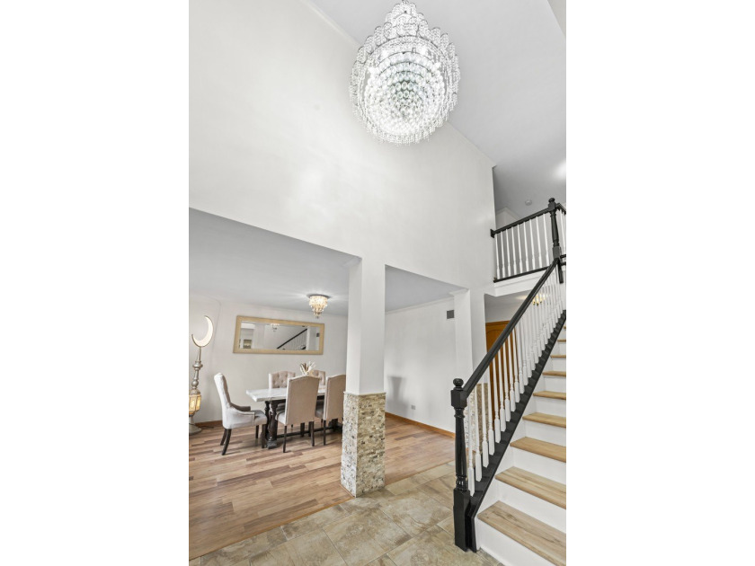 Luxury Living with Spectacular Golf Course Views! Welcome to - photo 9