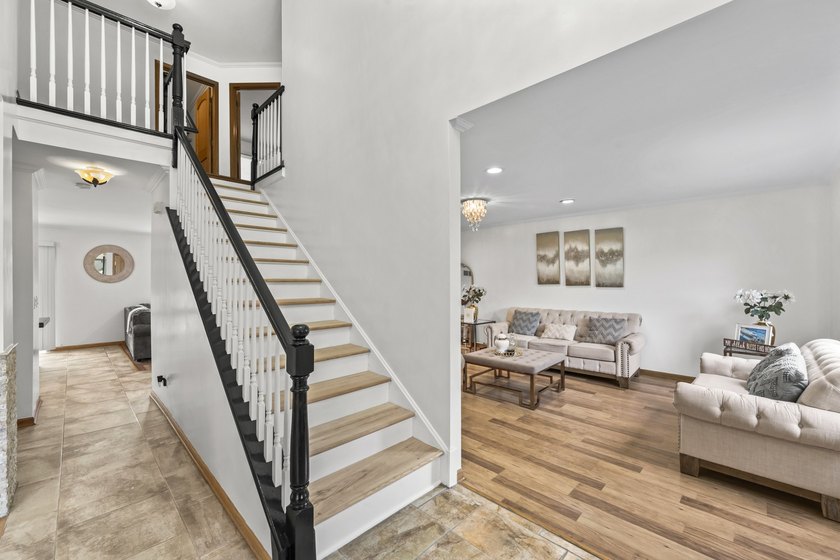 Luxury Living with Spectacular Golf Course Views! Welcome to - photo 10