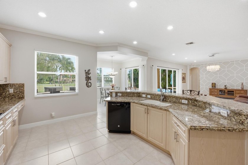 Welcome to this exceptional residence in prestigious Isola Bella - photo 12