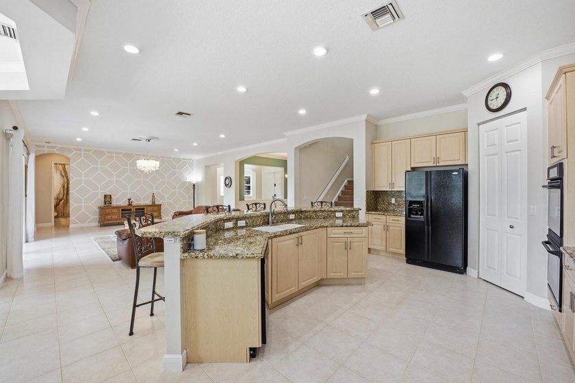 Welcome to this exceptional residence in prestigious Isola Bella - photo 14