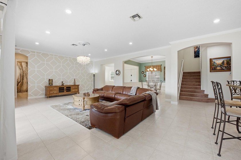 Welcome to this exceptional residence in prestigious Isola Bella - photo 18