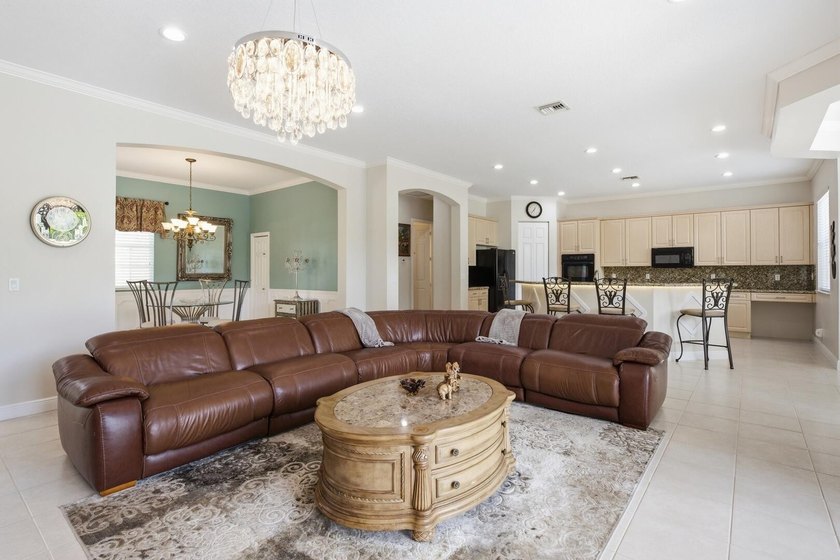 Welcome to this exceptional residence in prestigious Isola Bella - photo 21