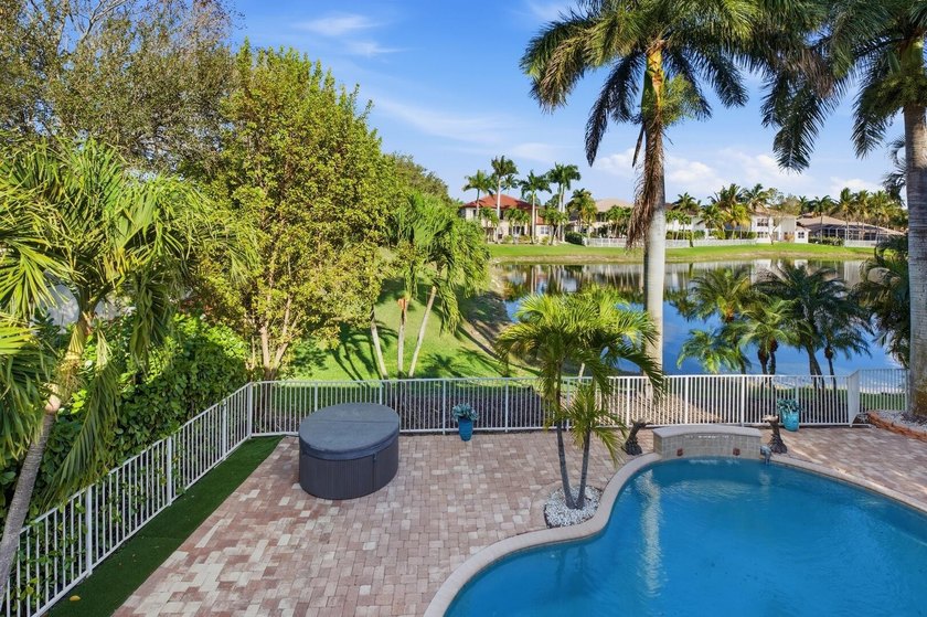 Welcome to this exceptional residence in prestigious Isola Bella - photo 27