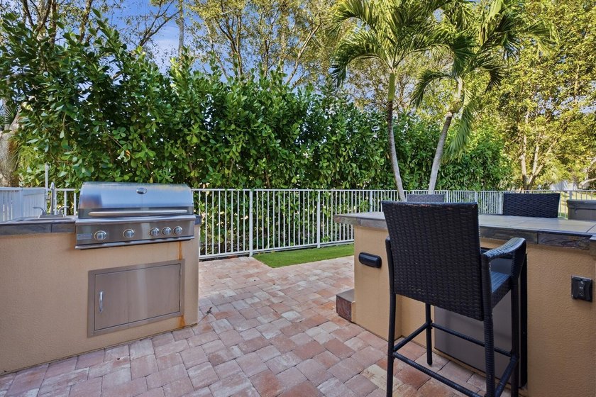 Welcome to this exceptional residence in prestigious Isola Bella - photo 49