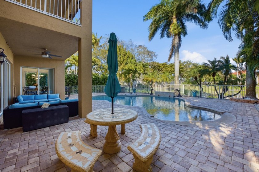 Welcome to this exceptional residence in prestigious Isola Bella - photo 51