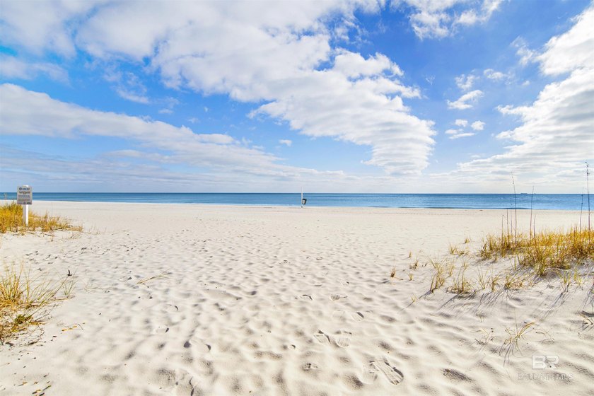 Welcome to Regatta 305B, your spacious Gulf-side retreat where - photo 8