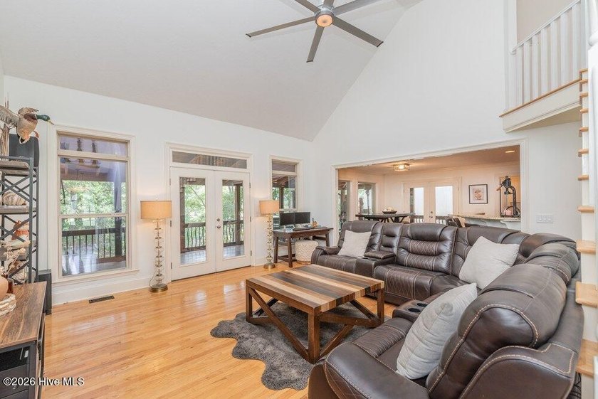 Stunning lakefront home in desirable Modoc Shores with a NEW - photo 10